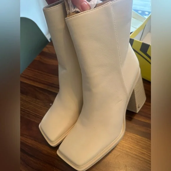 Circus By Sam Edelman Layla Modern Ivory Square Toe Stacked Heel Boots 9.5 - Picture 4 of 9